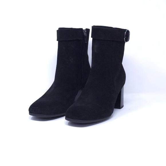 La CANADIENNE Shoes - La Canadienne Hally Black Suede Zip Booties 8M Waterproof